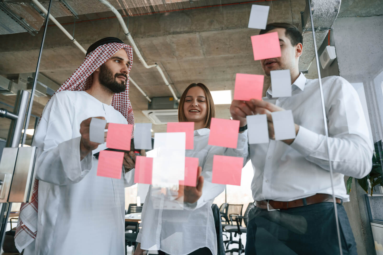  ديناميكيات التكلفة في عمليات المبيعات: لماذا الاستعانة بمصادر خارجية لفرق المبيعات تفوز في GCC