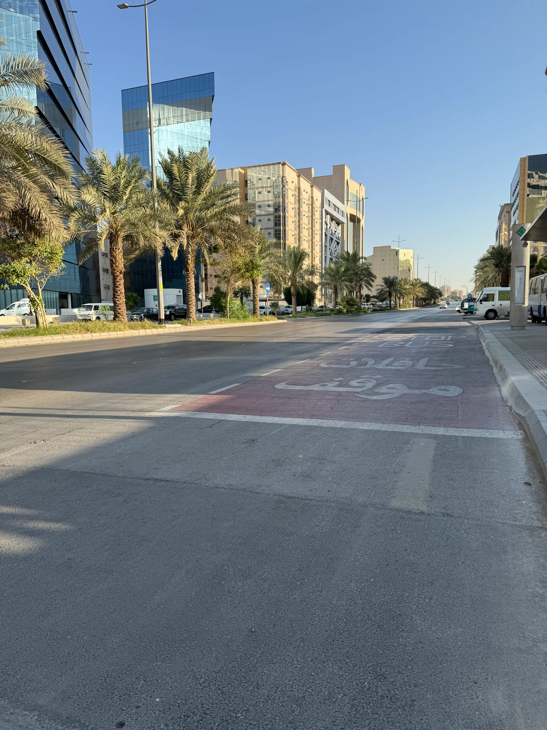 Field route travelling through a GCC city